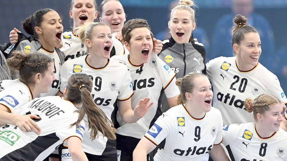 Der Medaillen-Traum lebt: Das DHB-Team steht im Viertelfinale. Foto: Federico Gambarini