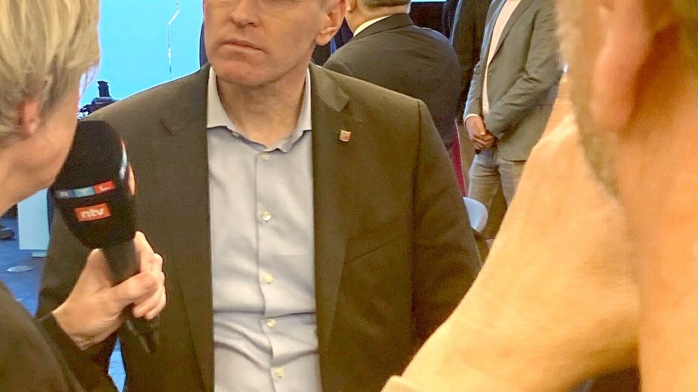 Regiert Schleswig-Holstein seit 2017: Daniel Günther, hier bei einem Interview in Tallin. Foto: Kay Müller