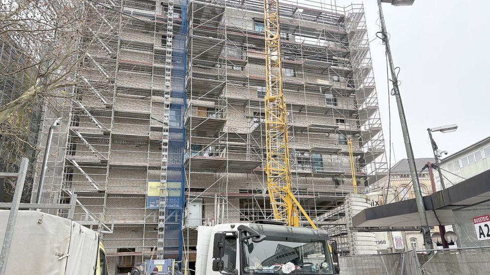 Noch Baustelle, bald „Bergmann‘s - Das Hotel“: Der „Zauberwürfel“ in Osnabrück soll im März 2026 eröffnet werden. Foto: Wilfried Hinrichs