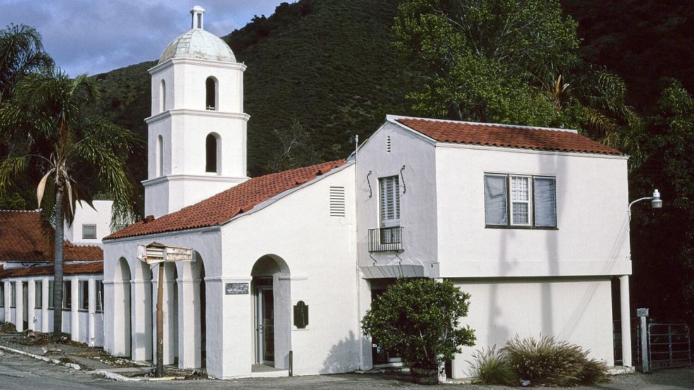 Das „Motel Inn“ an der Interstate 101 in San Luis Obispo, 1925 als „Milestone Mo-Tel“ eröffnet – dem ersten Motel der Welt. Aufnahme um 2003. Foto: IMAGO/UIG