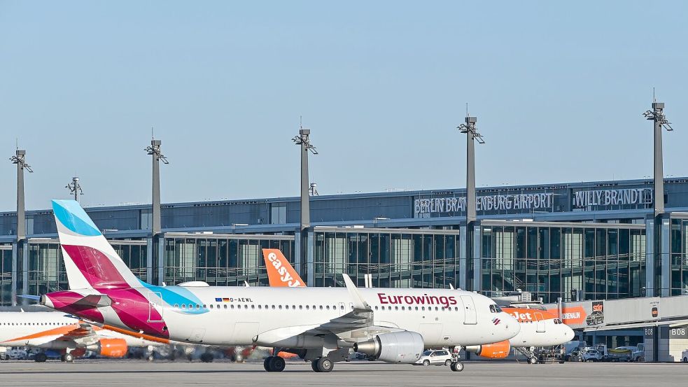 Eurowings-Maschine am Flughafen - einsteigen mit gutem Gewissen, weil man Klimaschutzprojekte unterstützt hat? Foto: Patrick Pleul