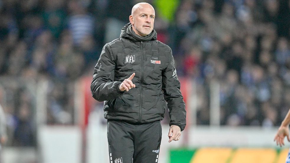 Kämpft vor dem Arbeitsgericht gegen seine fristlose Kündigung: Marco Antwerpen, Ex-Trainer des VfL Osnabrück. Foto: Michael Titgemeyer