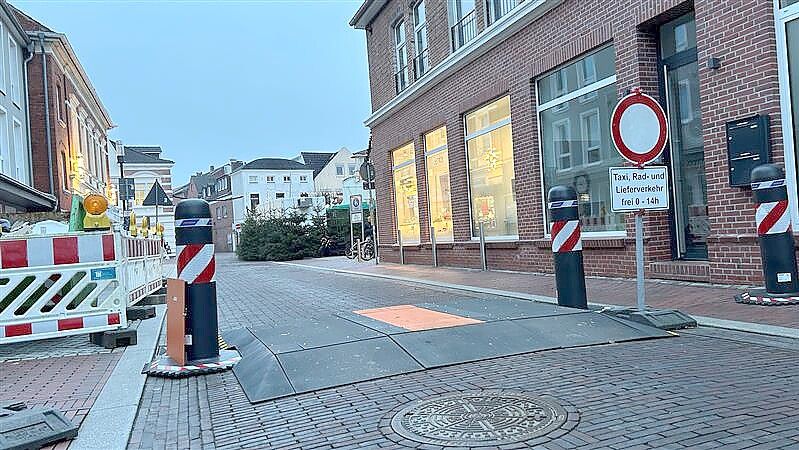 In der Lilienstraße wird die Klappe abgesenkt, wenn der Weihnachtszauber zu hat und Lieferverkehr oder Müllwagen passieren müssen. Foto: Matthias Hippen