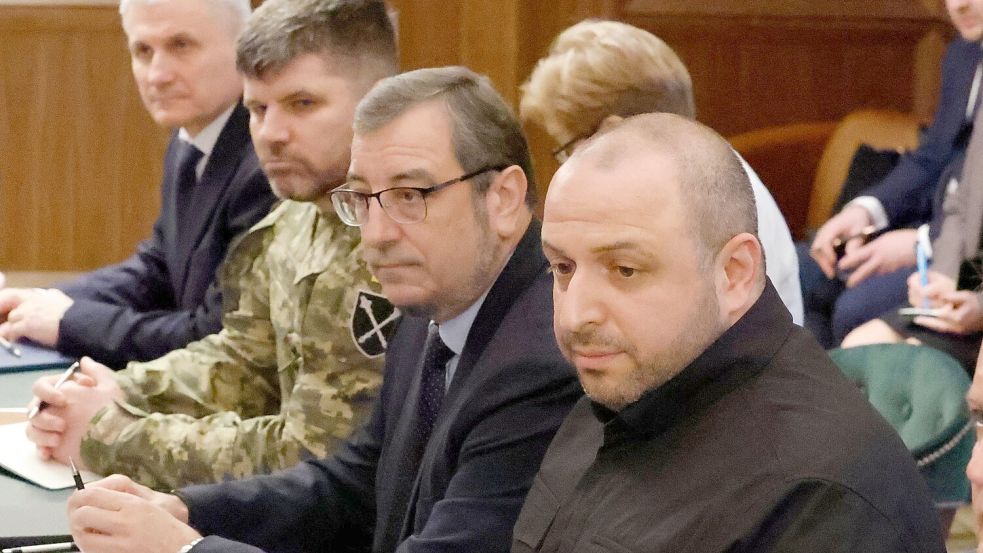 Die USA und die Ukraine beraten weiter über Eckpunkte eines Friedensplans. (Archivbild) Foto: Terry Renna/AP/dpa