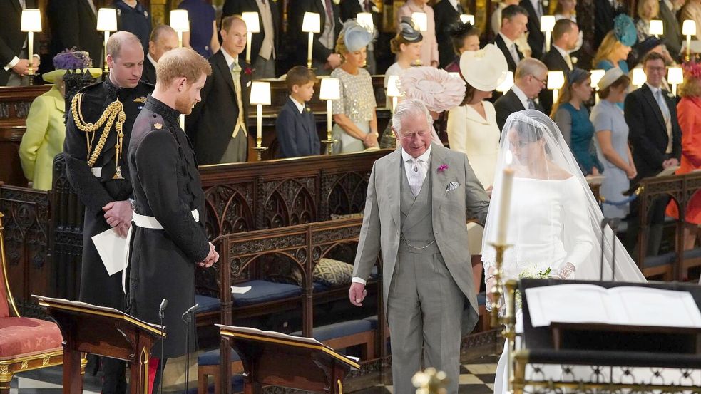 Zum Altar wurde Meghan von Charles geführt. (Archivbild) Foto: Jonathan Brady/PA Wire/dpa