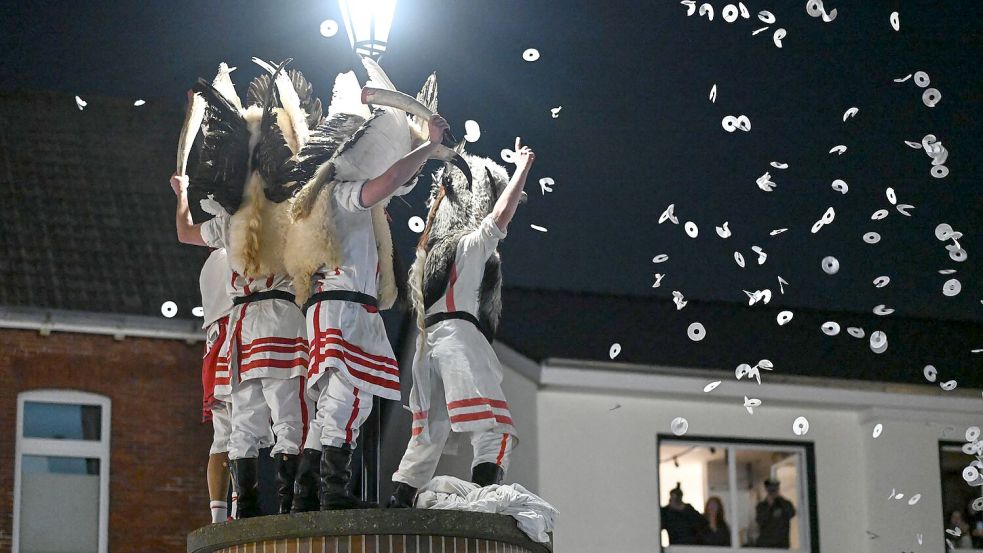 Das Klaasohm-Fest auf Borkum gehört seit Generationen für die Inselbewohner zum Höhepunkt des Jahres. Foto: Lars Penning