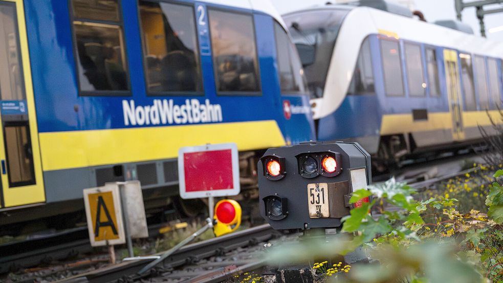 Warum müssen Regionalzüge den ICE überholen lassen? Foto: IMAGO / Henricus Lüschen