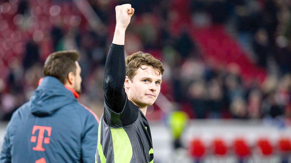 Überzeugte beim Münchner Sieg in Stuttgart: Torwart Jonas Urbig. Foto: Tom Weller