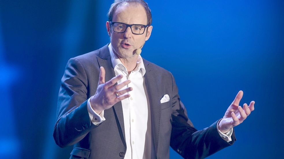 Vince Ebert ist nicht nur als Comedian bekannt, sondern auch durch seine Bücher und Auftritte in Fernsehshows wie der ARD-Sendung „Wissen vor acht“. Foto: imago/Andreas Weihs