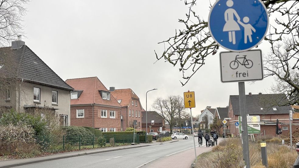 Diese Regelung ist Vergangenheit: Die Radfahrer sollen wieder auf den schmalen Rad-/Gehweg. Foto: Karin Böhmer