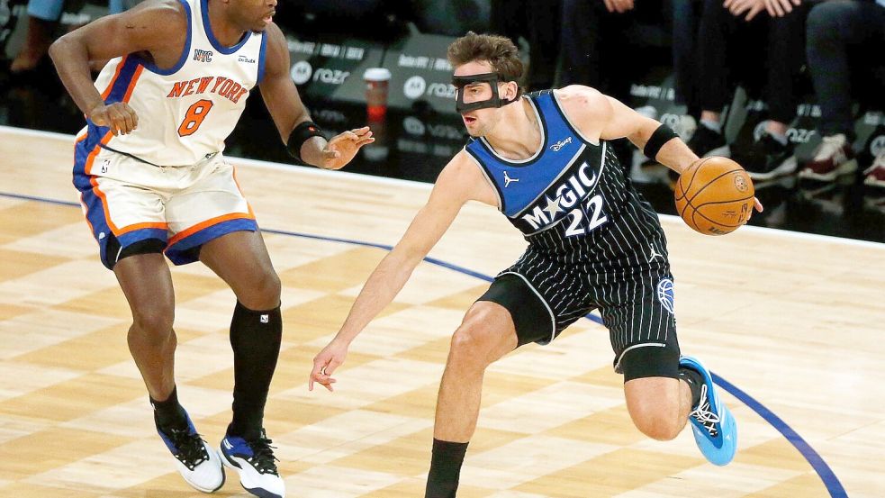 Franz Wagner (r) wird den Orlando Magic erst einmal fehlen. Foto: John Munson/AP/dpa