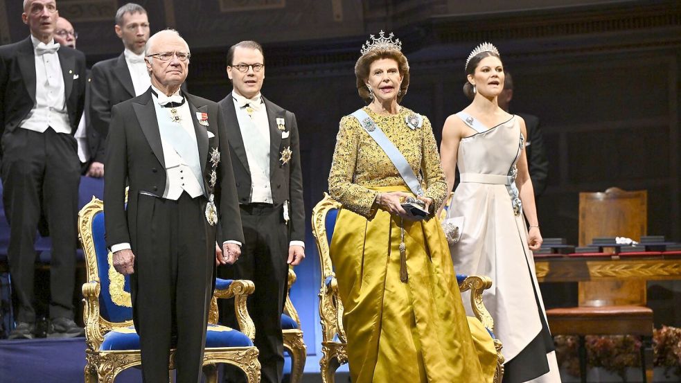 Dürfen bei der Zeremonie nicht fehlen (von links): Schwedens König Carl XVI. Gustaf, Prinz Daniel, Königin Silvia und Kronprinzessin Victoria. Foto: Henrik Montgomery/TT News Agency