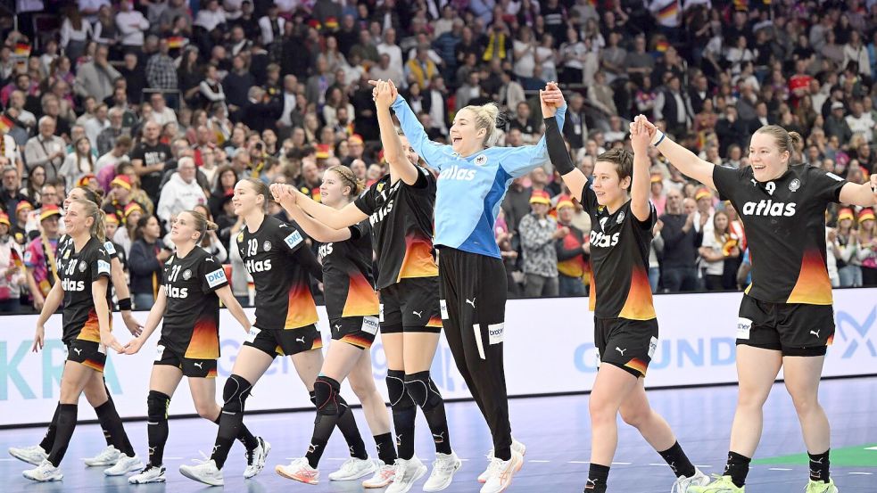 Noch ein Sieg trennt die deutschen Handballerinnen von einer WM-Medaille. Foto: Federico Gambarini