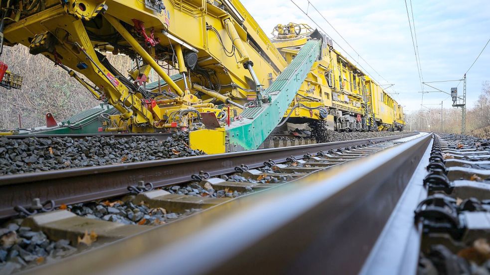 Auch im kommenden Jahr wird auf dem deutschen Schienennetz umfassend gebaut. (Archivbild) Foto: Hendrik Schmidt