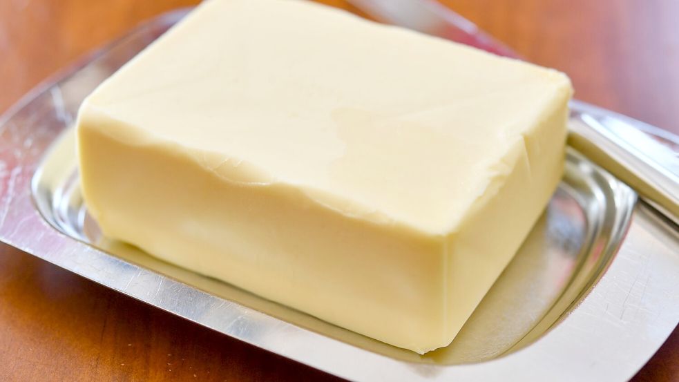 Butter kostet deutlich weniger als noch vor einem Jahr. (Archivbild) Foto: Patrick Pleul