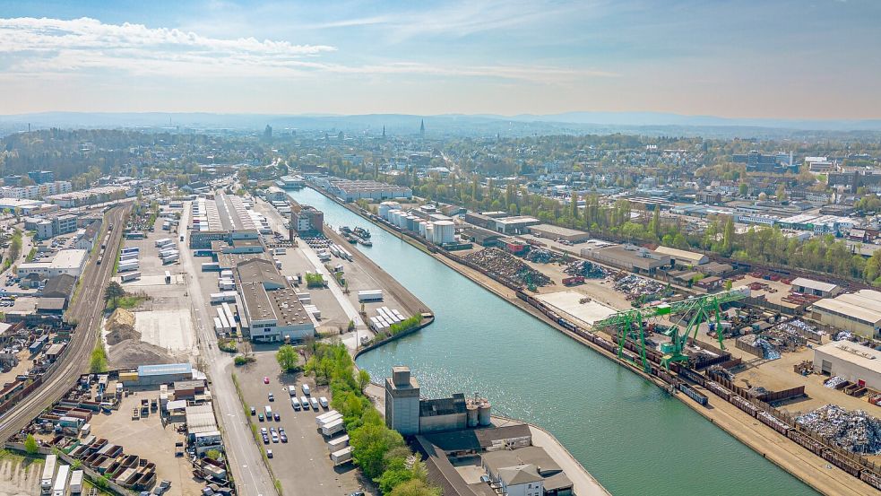 Mit dem Stichkanal beginnt Osnabrücks Anschluss an die deutschen Wasserstraßen im Hafen der Stadt. Wie wird der Stadtteil in unserer Zufriedenheitsumfrage bewertet? Foto: André Havergo