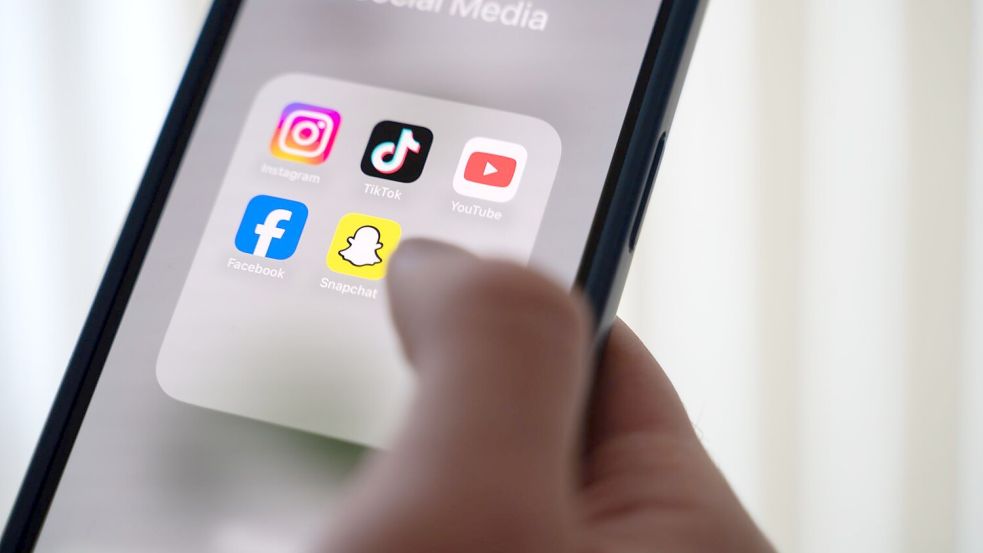 Die Onlineforen-Plattform Reddit will das australische Social-Media-Verbot für Nutzer im Alter unter 16 Jahren vor Gericht kippen. (Archivbild) Foto: Alicia Windzio