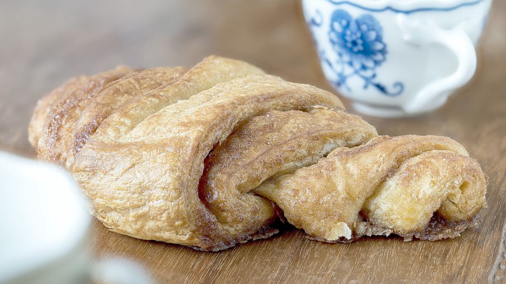 Soll das so schmecken? Franzbrötchen sind ein Beispiel von vielen regionalen Spezialitäten, die aus gutem Grund regional bleiben. Foto: IMAGO/Shotshop