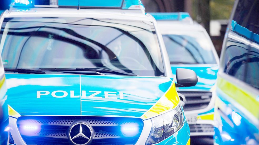 Polizei Bremen führte am Donnerstag Kontrollen in Bahnhofsvorstadt und Steintorviertel durch. Es wurden 73 Personen kontrolliert und Drogen wie Heroin und Cannabis beschlagnahmt. Foto: Rolf Vennenbernd / dpa