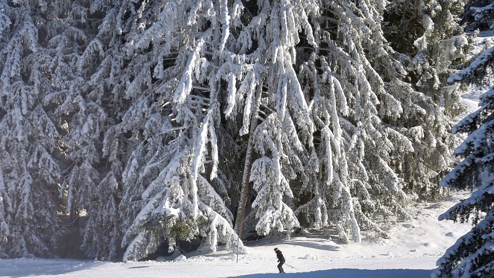 Verglichen mit früheren Jahren fällt nicht nur weniger Schnee, er schmilzt auch schneller dahin. (Archivbild) Foto: Karl-Josef Hildenbrand