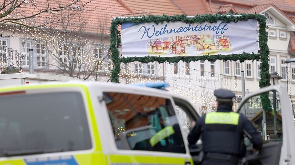 Der Weihnachtsmarkt sei in Absprache mit den Veranstaltern wieder geöffnet, teilte eine Sprecherin der Polizei auf Nachfrage mit. Foto: Swen Pförtner
