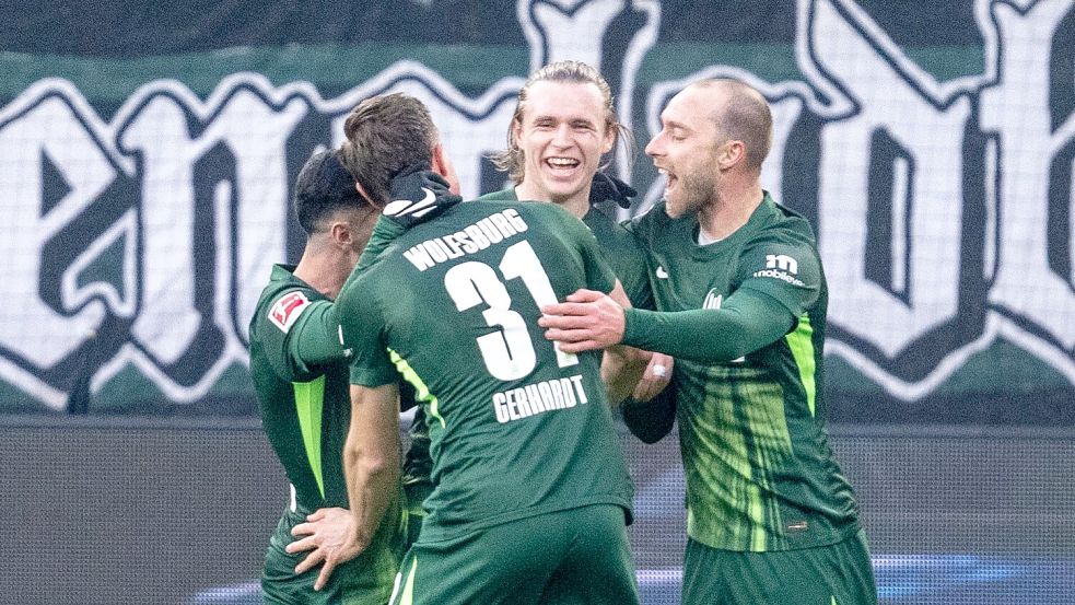 Doppeltorschütze für Wolfsburg: Offensivmann Patrick Wimmer (M.). Foto: David Inderlied