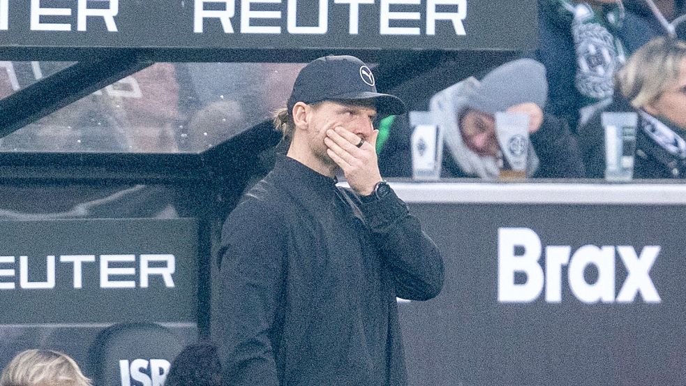 Sah eine schwache Leistung seiner Mannschaft: Gladbachs Coach Eugen Polanski. Foto: David Inderlied