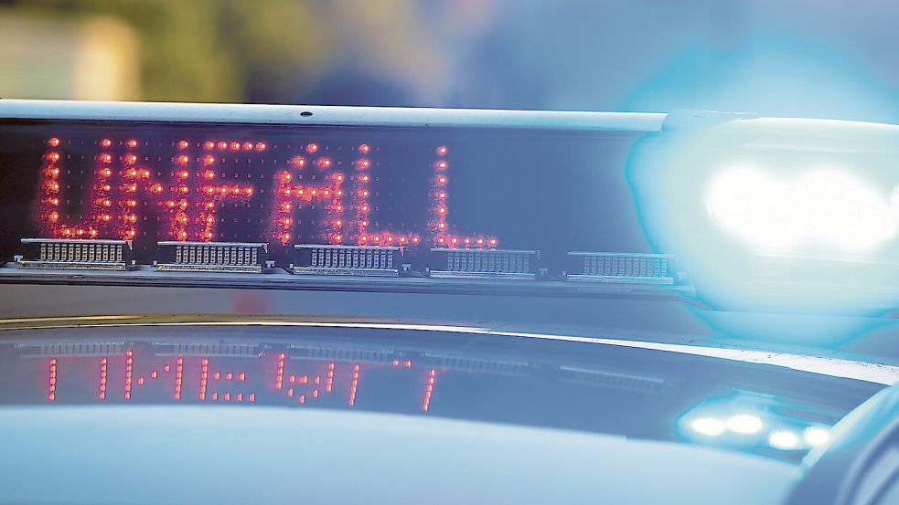 Auf der Autobahn 28 gab es am Samstagabend einen Auffahrunfall. Symbolfoto: Stefan Puchner/dpa