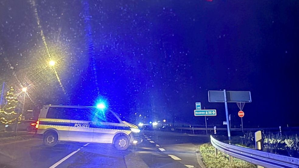 Phasenweise war wegen des Einsatzes auch die Autobahnauffahrt in Melle-Gesmold in Richtung Osnabrück durch die Polizei gesperrt. Foto: Christina Wiesmann