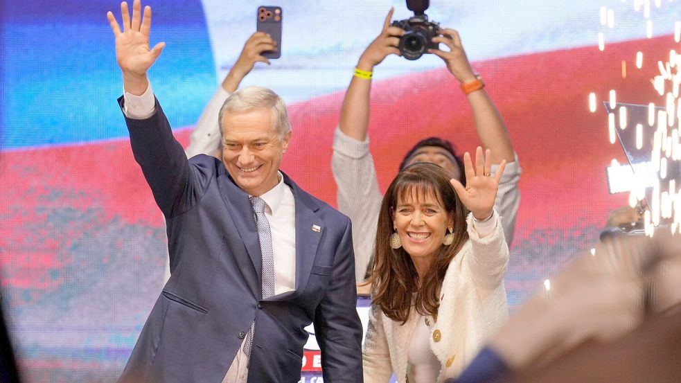 Der deutschstämmige Rechtspolitiker José Antonio Kast hat die Stichwahl für sich entschieden. Foto: Matias Delacroix/AP/dpa