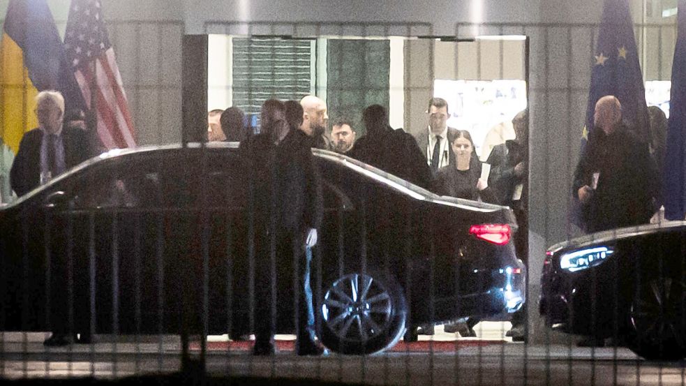 Über fünf Stunden dauerte das Treffen Selenskyjs mit US-amerikanischen Unterhändlern in Berlin. Foto: Christoph Soeder/dpa