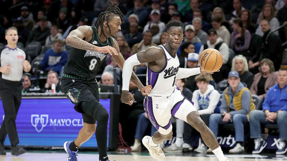 Dennis Schröder (r) erzielte 17 Punkte für die Kings, zum Sieg in Minnesota reichte es aber nicht. Foto: Matt Krohn/AP/dpa