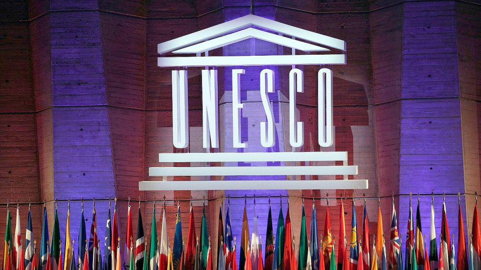 Medien weltweit sind unter Druck und die freie Meinungsäußerung wird immer stärker eingeschränkt. Die Unesco zieht eine Parallele zu unfriedlichen Zeiten. (Archivbild) Foto: Christophe Ena/AP/dpa