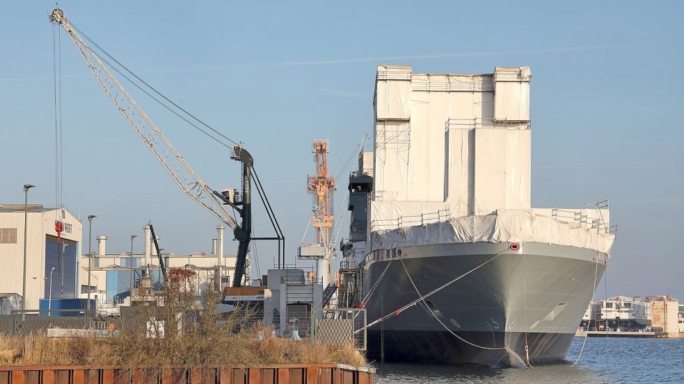 Zusammen mit der Bremer NVL Group ist die Meyer-Werft-Gruppe auch am Bau von Marinetankschiffen für die Deutsche Marine beteiligt, die in Rostock entstehen. Foto: Bernd Wüstneck