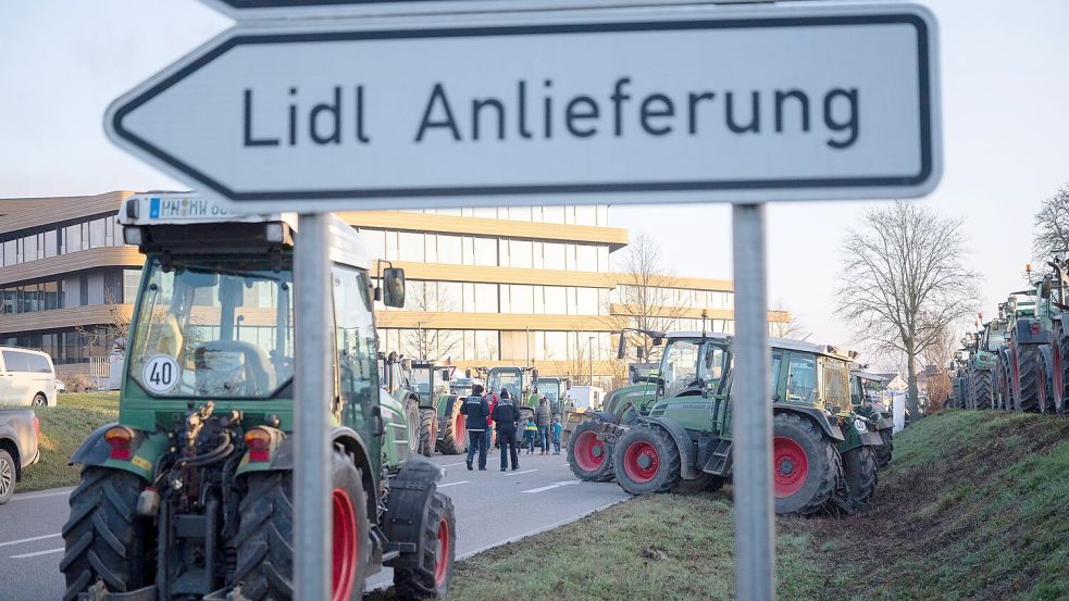 Die Bauern protestierten gegen die Preispolitik von Lidl. Foto: Marijan Murat
