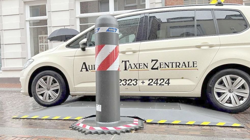 Die Sperr-Brücken, hier beim Heidemarkt im Herbst, haben bisher eine Länge und Höhe, bei der einige Fahrzeuge aufsetzen. Foto: Matthias Hippen