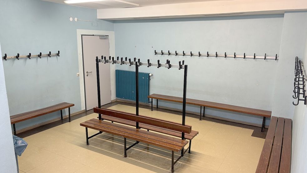 Die Umkleidekabinen der Kurt-Knippelmeyer-Halle in Marienhafe stammen aus den 1970er Jahren. Archivfoto