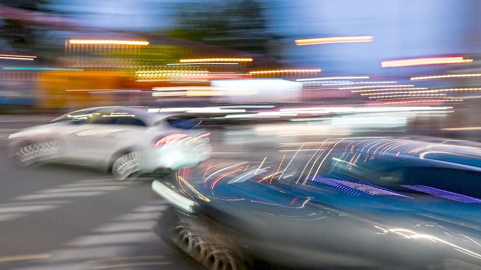 Ältere Fahrer sind gemessen an ihrem Bevölkerungsanteil seltener in Unfälle verstrickt als jüngere. (Symbolbild) Foto: Jens Kalaene