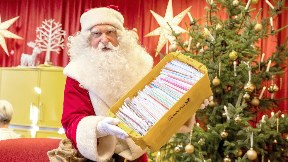 In Himmelpfort ist die einzige Weihnachtspostfilale für Wunschzettel in Ostdeutschland. Foto: IMAGO/epd