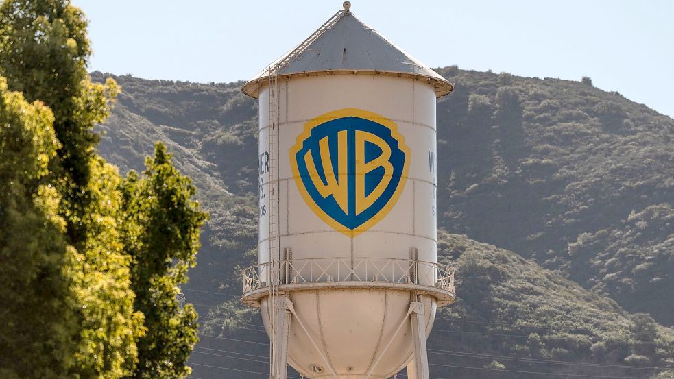 Um das Hollywood-Urgestein Warner Brothers ist eine Bieterschlacht entbrannt. (Archivbild) Foto: Jae C. Hong/AP/dpa