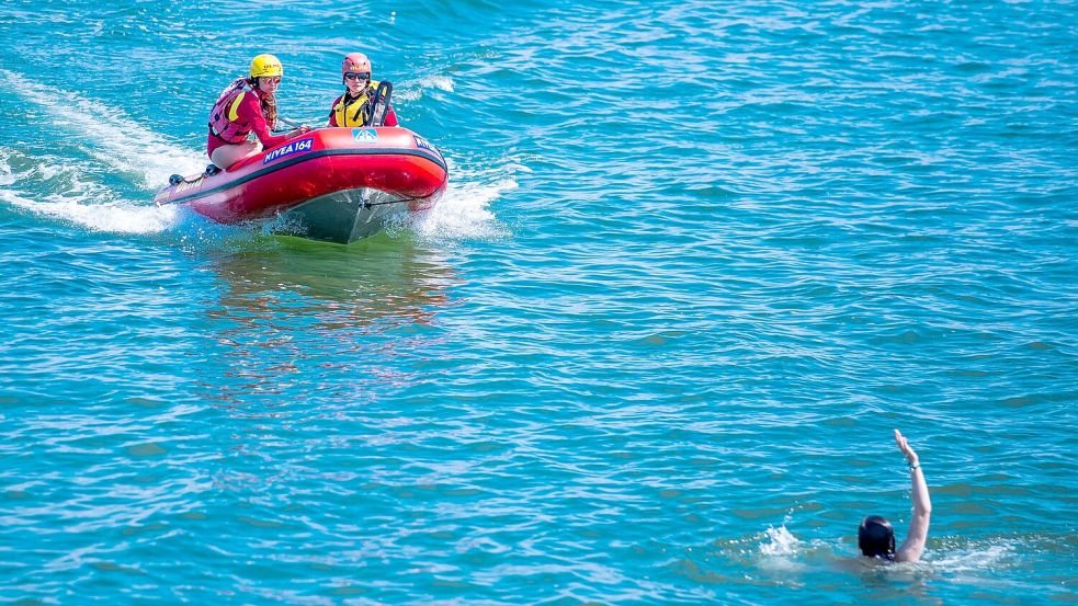 Die DLRG-Lebensretter gehen im laufenden Jahr von weniger Badetoten aus als noch 2024. (Archivbild) Foto: Jens Büttner
