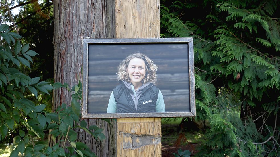 An die Gedenkstätte von Laura Dahlmeier pilgern immer noch sehr viele Menschen. Foto: IMAGO/Ulrich Wagner