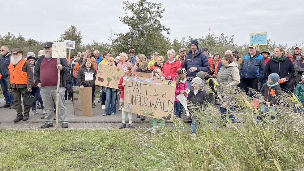Im September nahmen rund 200 Gegner der geplanten Rodung an einer Demonstration teil. Foto: Lasse Paulsen