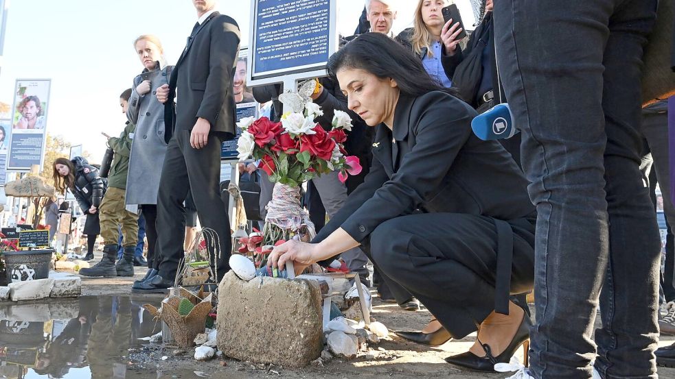 Bewegender Termin zum Abschluss der Reise. Foto: Elisa Schu/dpa