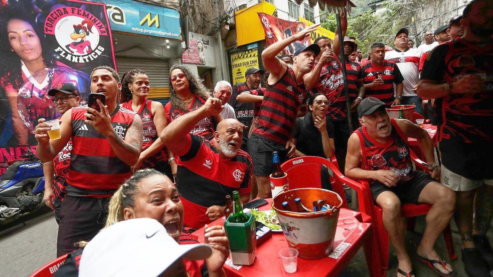 Die Fans von Flamengo fieberten in der brasilianischen Heimat mit. Foto: Bruna Prado/AP/dpa