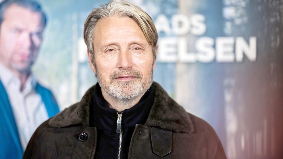 Mikkelsen gilt als leidenschaftlicher Tennisspieler. Foto: Christoph Soeder/dpa