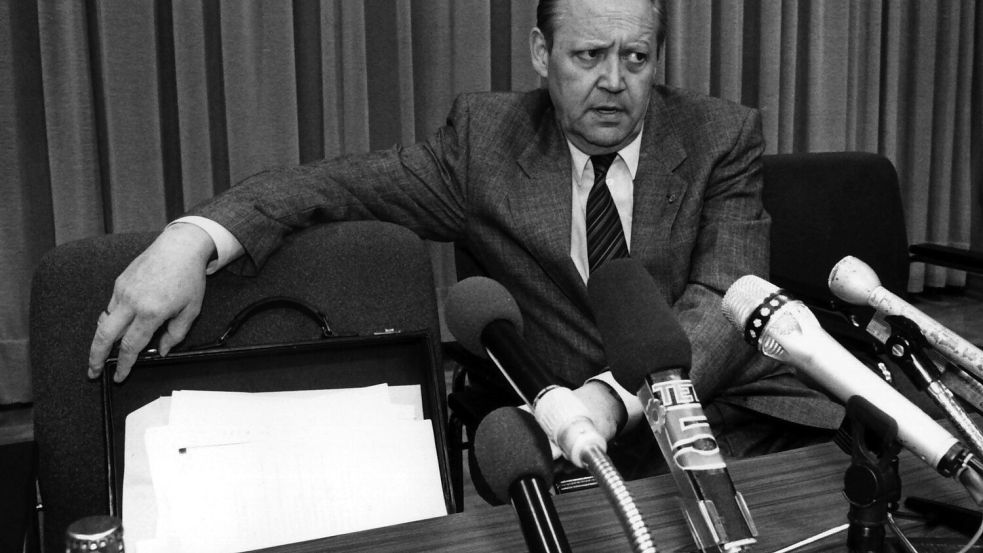 Günter Schabowski, der Mann, der aus Versehen die Mauer fallen ließ. Foto: picture alliance / dpa