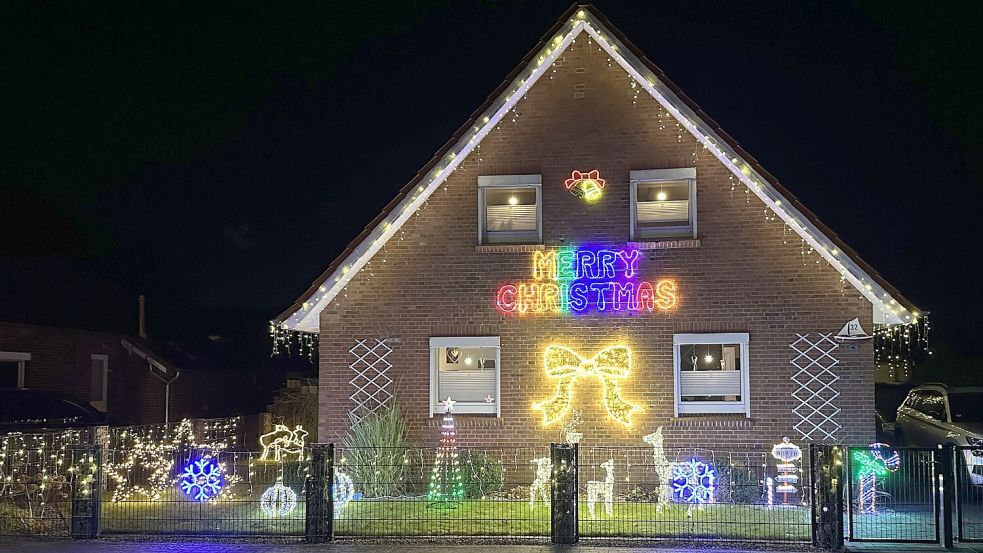 Haus und Vorgarten von Manuela und Björn Plöger aus Leer sind weihnachtlich geschmückt. Foto: privat