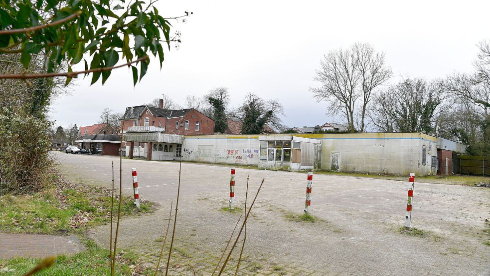 Das ehemalige Edeka-Gelände an der Manningastraße. Hier möchte die Praxis Janssen neu bauen. Foto: Heinz Wagenaar/Archiv