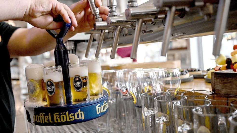 Der Hotel- und Gaststättenverband Dehoga sieht in der digitalen Trinkgeld-Variante eine Reaktion auf sich verändernde Zahlungsgewohnheiten. (Archivbild) Foto: Britta Pedersen